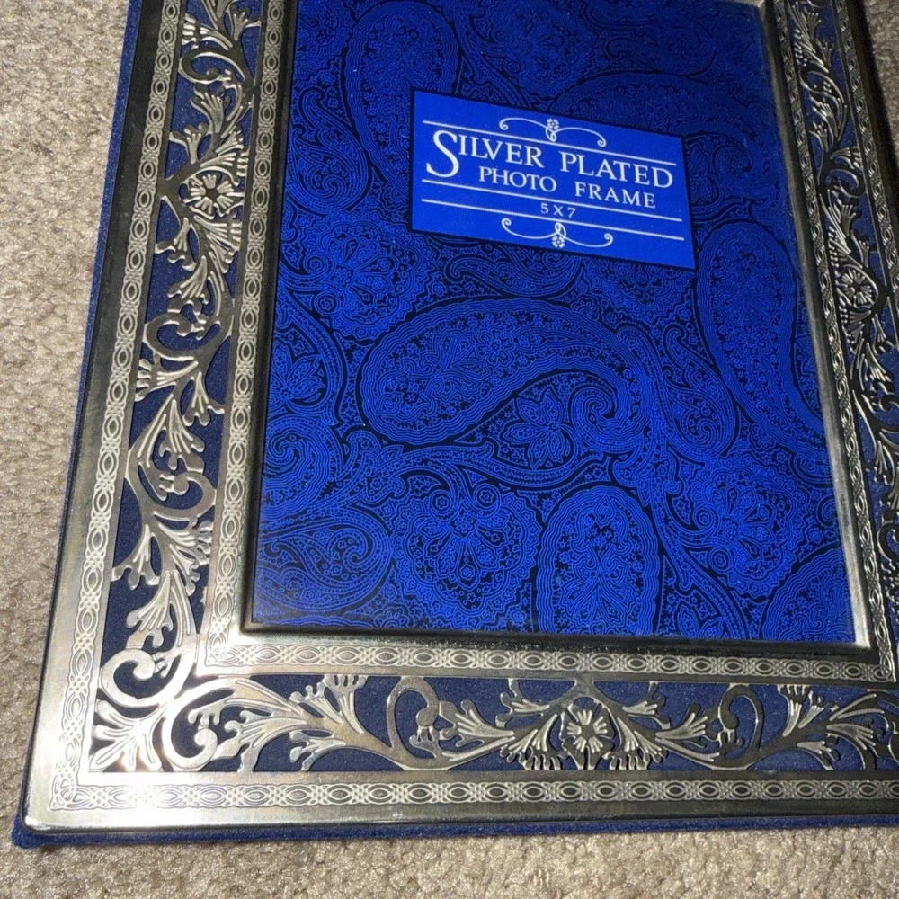 Silver Plated Photo Frame Album 5x7, holds 30 plus photos